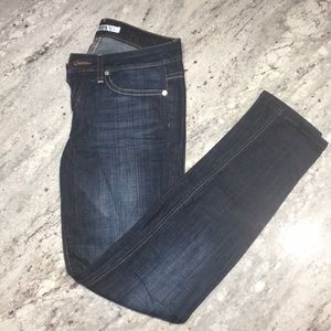 Joe’s Chelsea skinny jeans in size 25